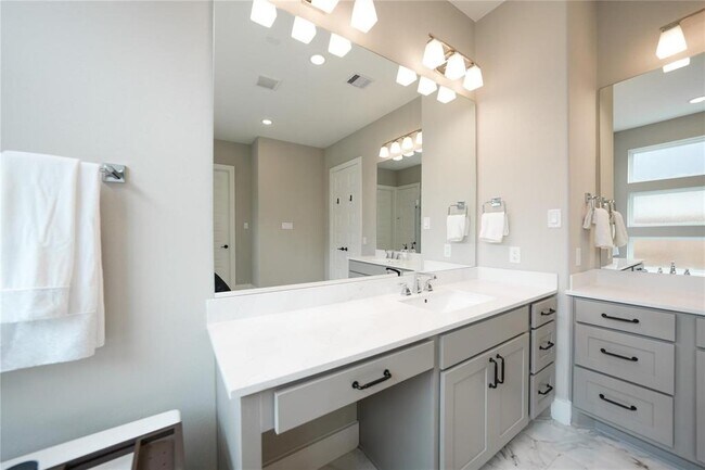 Building Photo - 413 Stratus View Ct