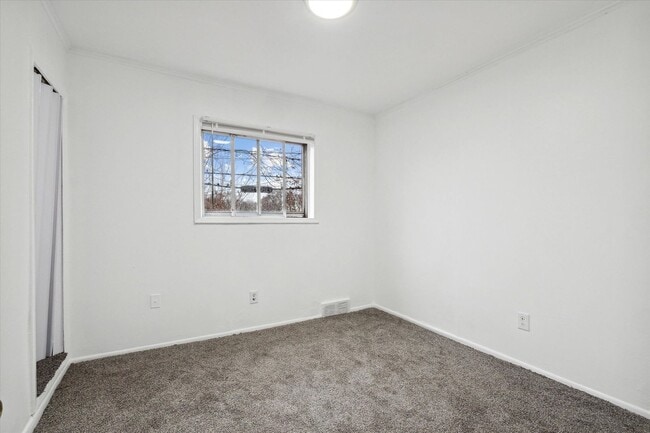 Building Photo - 3 bedroom 2 full bathrooms Warren $1,300