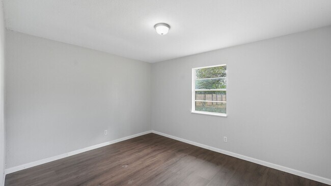 Building Photo - 200 Valley Acres Dr