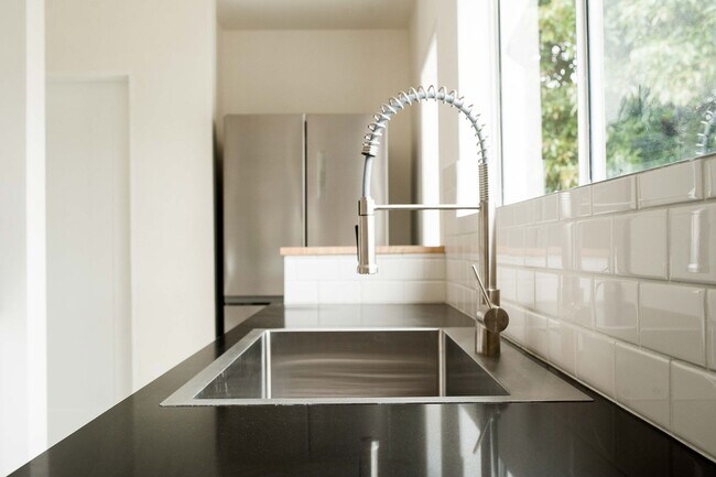 Building Photo - 2018 Monterey St