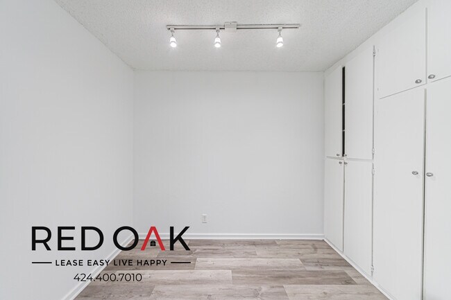 Building Photo - 21315 Roscoe Blvd