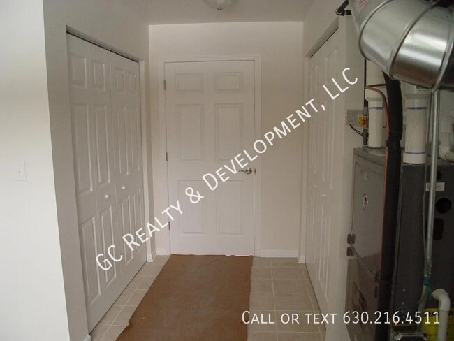Building Photo - ***FULLY UPDATED HOFFMAN ESTATES HOME / BI...