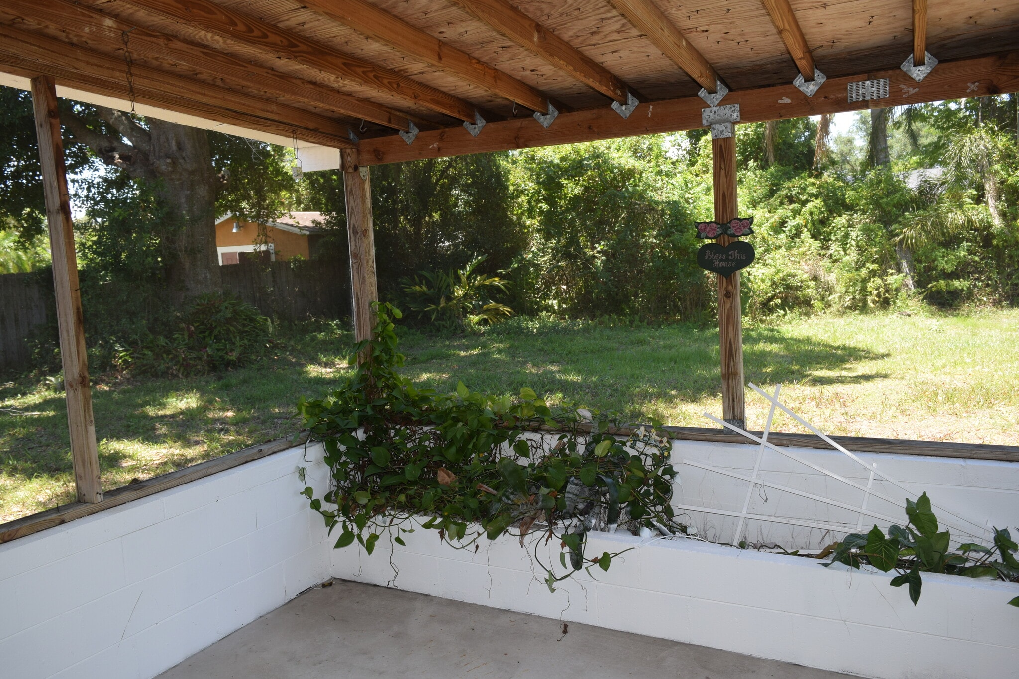 Building Photo - 8114 Meadowglen Dr