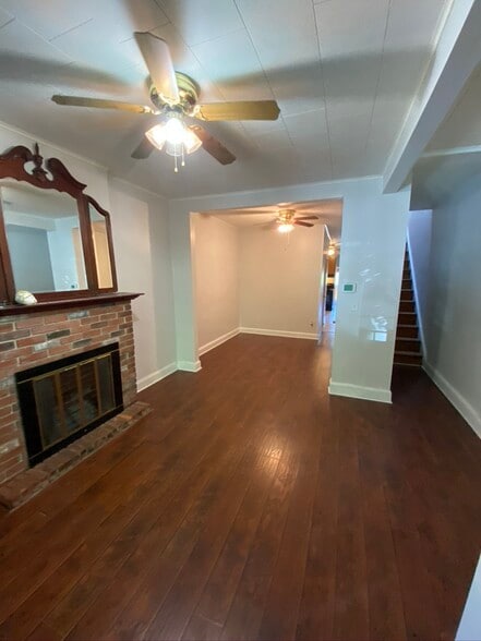 Living Room - 4146 Falls Rd