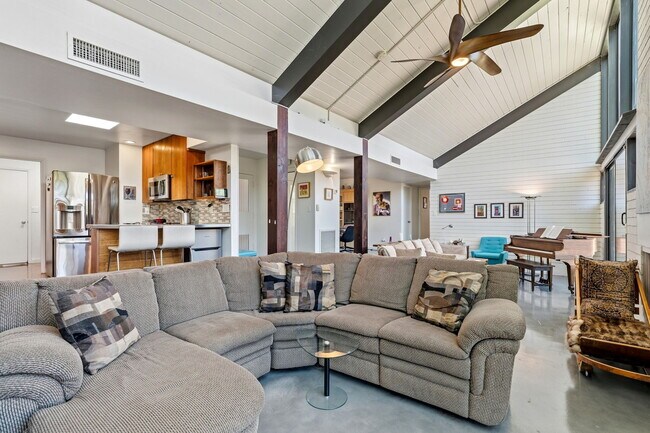 Building Photo - 3920 N Cactus Blvd
