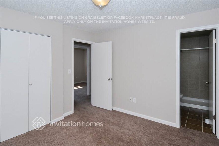 Building Photo - 2881 S Olathe Ct