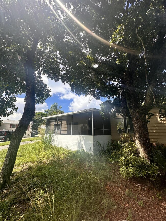 Building Photo - 11898 Cove Pl