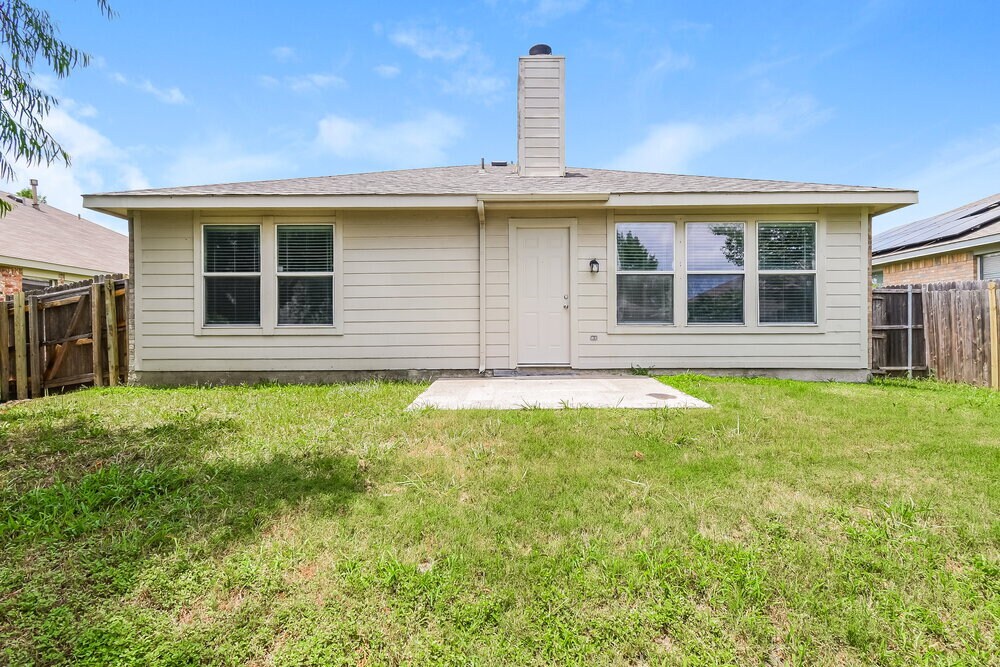 Building Photo - 1112 Alexandria Dr