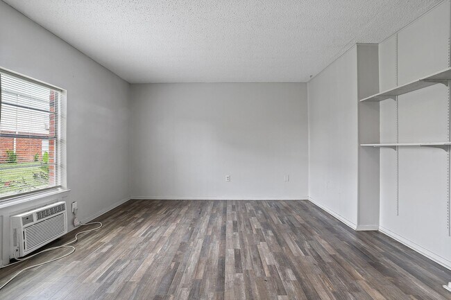 Interior Photo - 0000 MMM