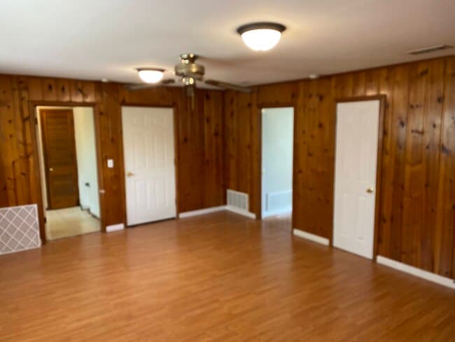 Den - 1741 W Frey St