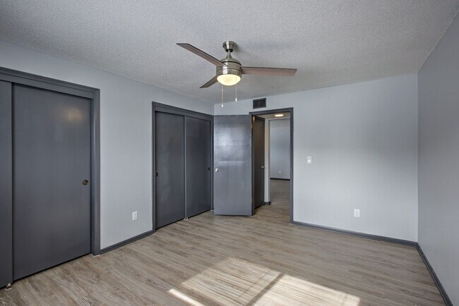Building Photo - 121st and Dodge Expressway - freshly remod...