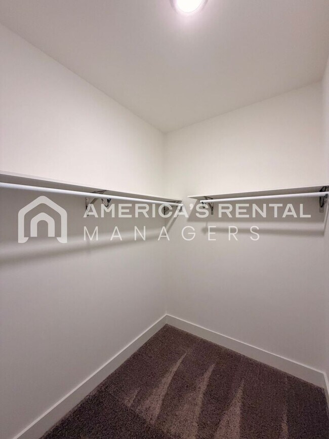 Building Photo - Home for Rent in Vestavia Hills, AL!!! Sig...