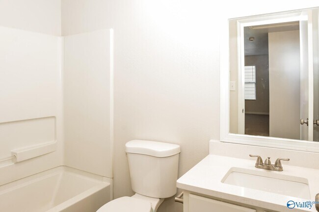 Building Photo - 28200 Kawana Ct