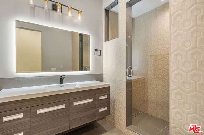 Building Photo - 3712 Broadlawn Dr