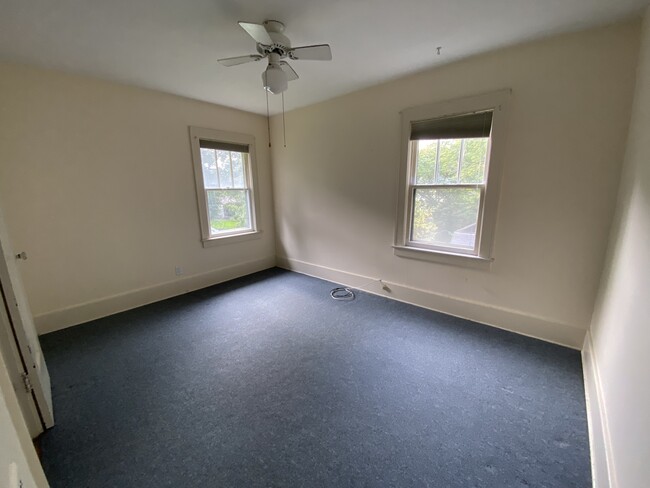 bedroom 3 of 3 - 445 N Winton Rd