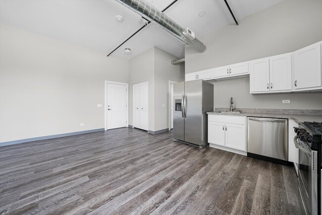 Building Photo - 3135 W 95th St