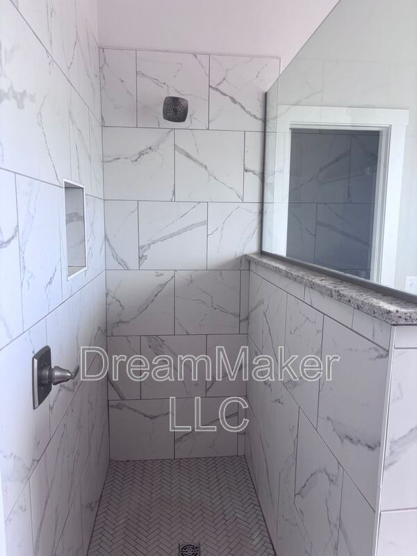 Building Photo - 5256 Red Maple Ave