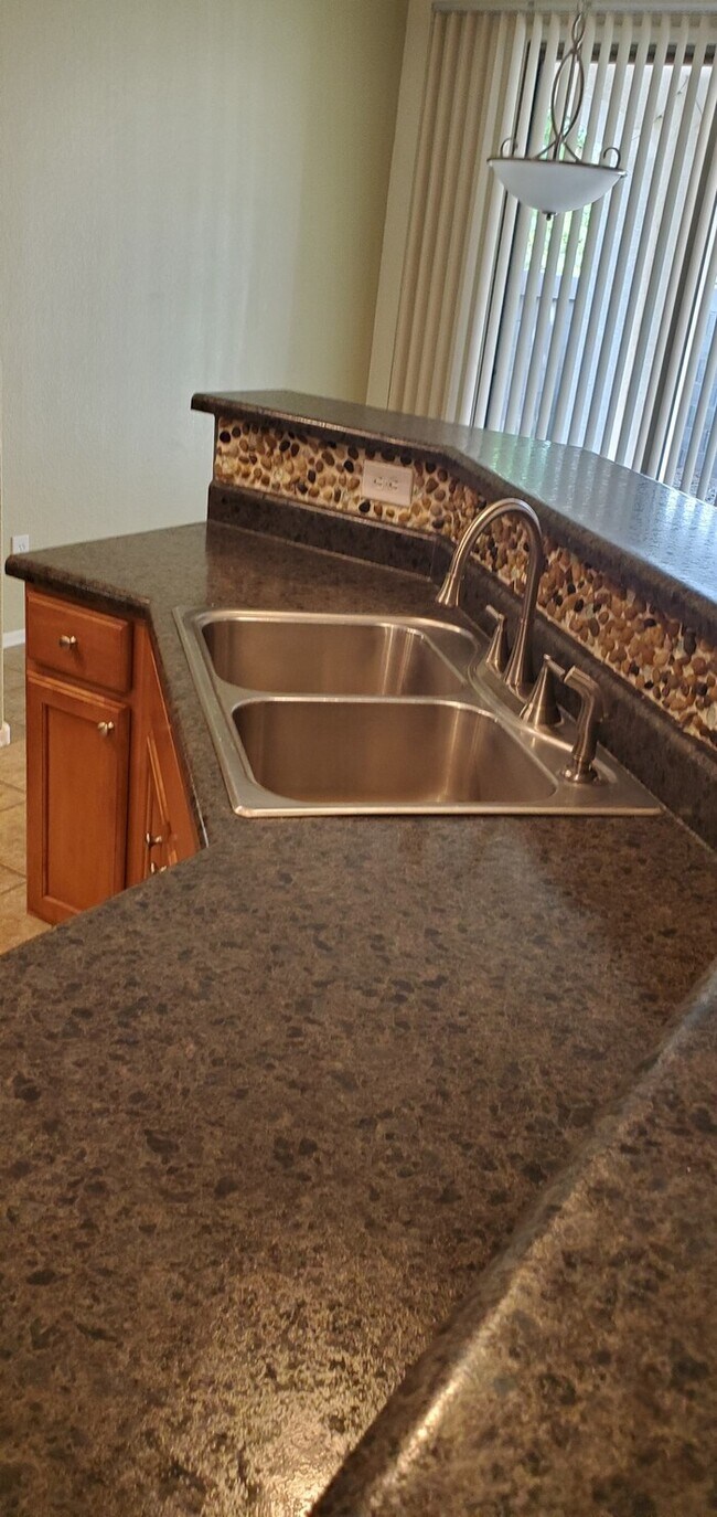 Building Photo - Beautiful 4-Bedroom Home For Rent in Queen...