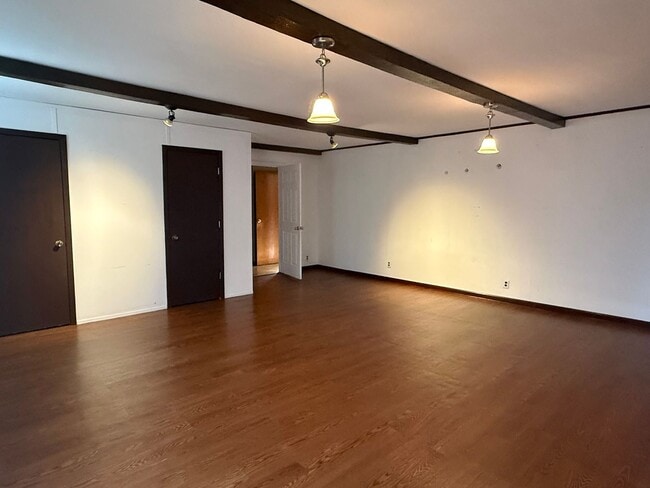 Building Photo - 3bed / 2 bath house near Race Track!