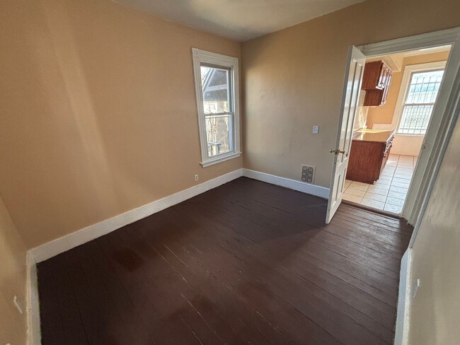 Building Photo - 37 Hotchkiss St