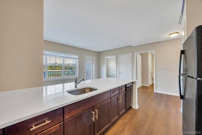 Building Photo - 3 Meadows Ln