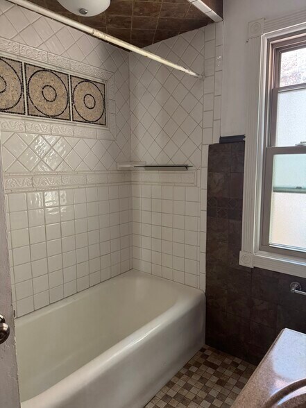 Building Photo - 6733 N Artesian Ave