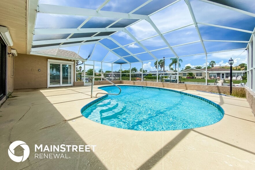 Building Photo - 9827 San Sierra Way