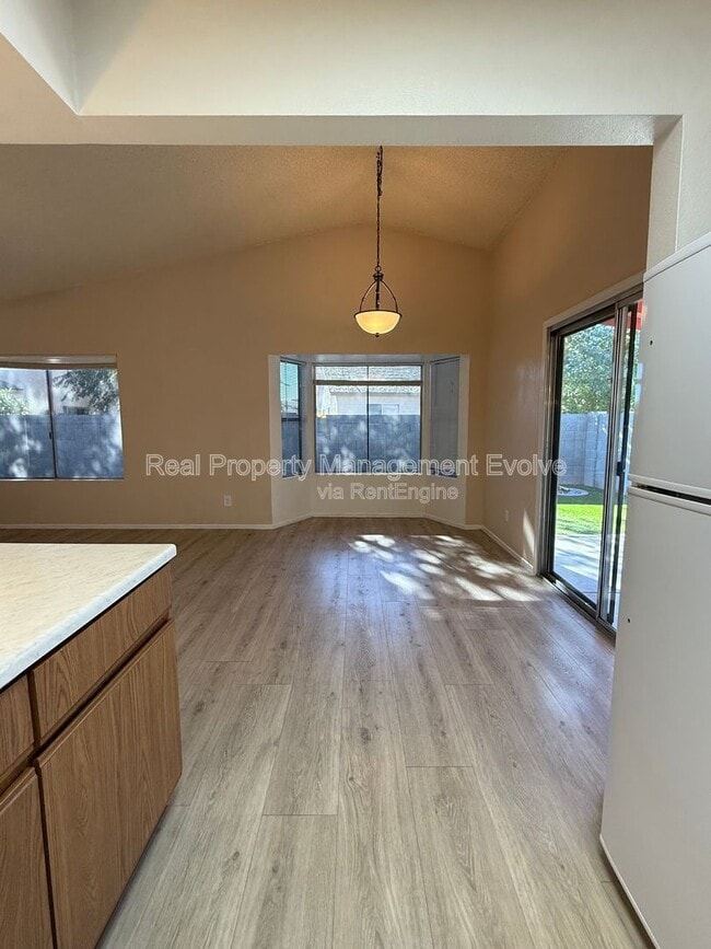 Building Photo - 8771 W Grovers Ave