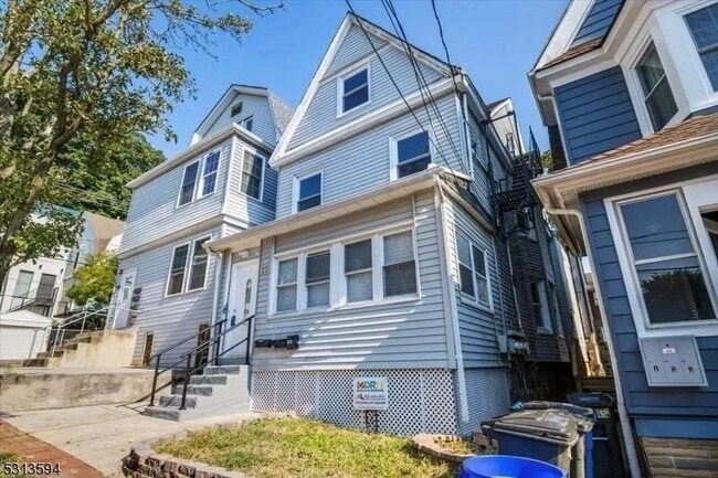 Building Photo - 23 Valley Pl