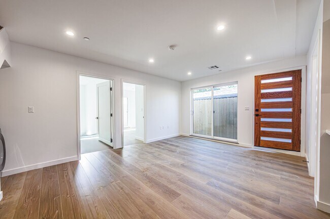 Building Photo - 5508 Barton Ave