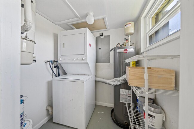 Building Photo - 413 Blue Jay Ln