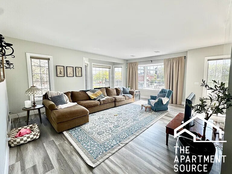 Building Photo - 148 Kimball St