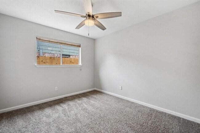 Building Photo - 4023 Broken Elm Dr