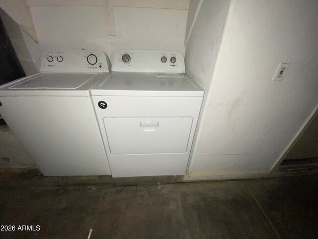 Building Photo - 3809 W Oregon Ave