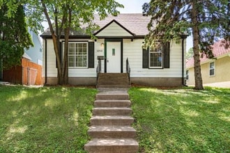 Building Photo - Charming 4bd. Tons of storage and 2 car garage!