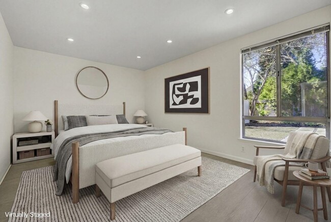 Building Photo - 312 N Alamo Dr