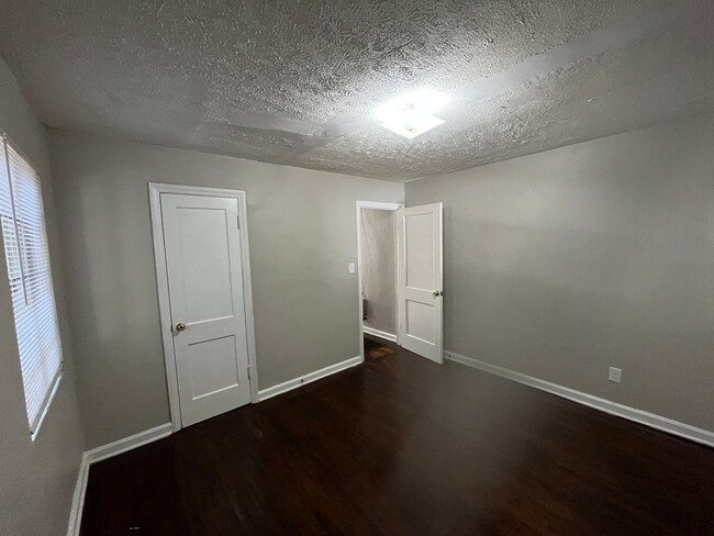 Building Photo - **ON HOLD**Total Electric - 2 Bedroom / 1 ...