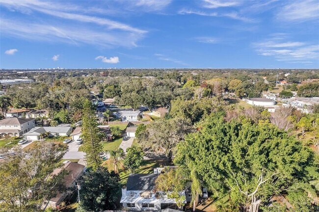 Building Photo - 1995 Meadow Dr