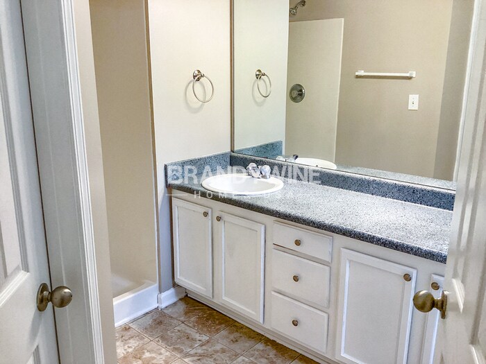 Building Photo - 5284 Hanover St