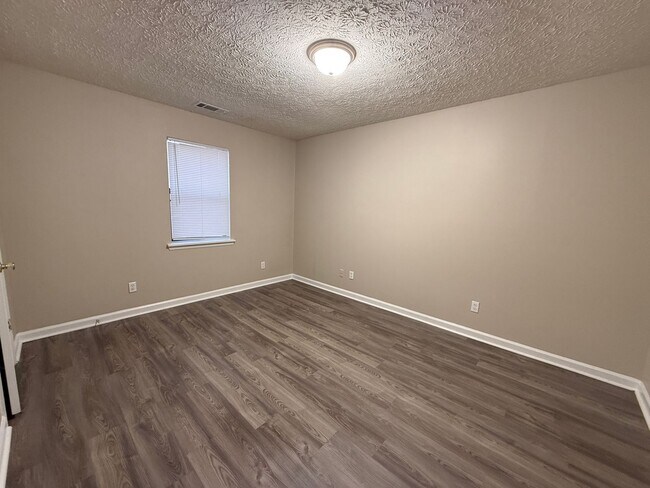 Building Photo - 2071/2073 Cantrell Ln