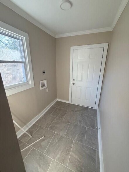 Building Photo - 1332 McClelland Ave