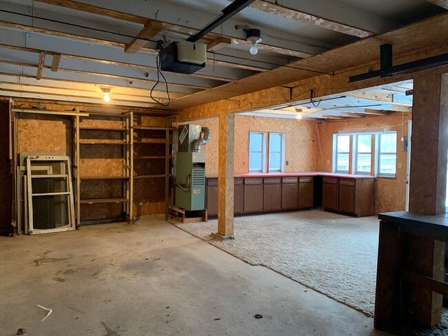 Building Photo - Charming Single Family Home