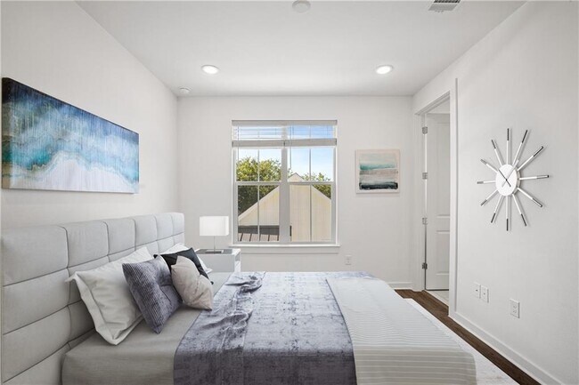 Building Photo - 2624 Metcalfe Rd