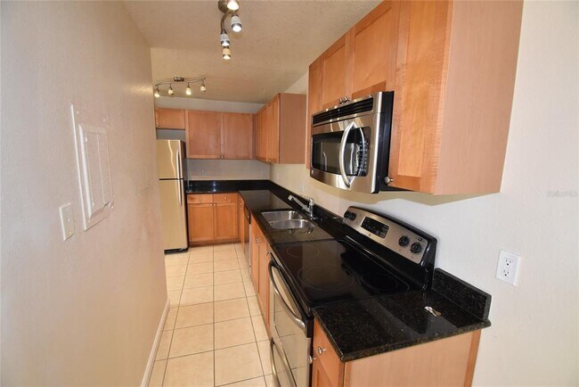 Building Photo - 220 Pompano Dr SE