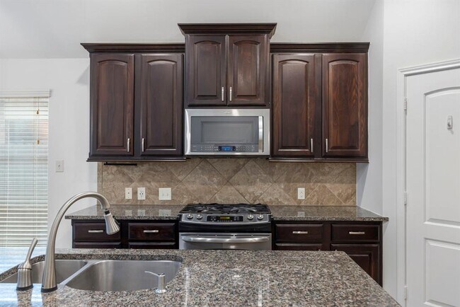 Building Photo - 1315 Cameron Park Ln