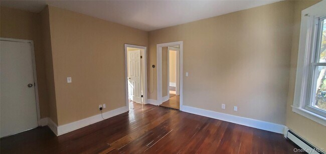 Building Photo - 197 Winnikee Ave