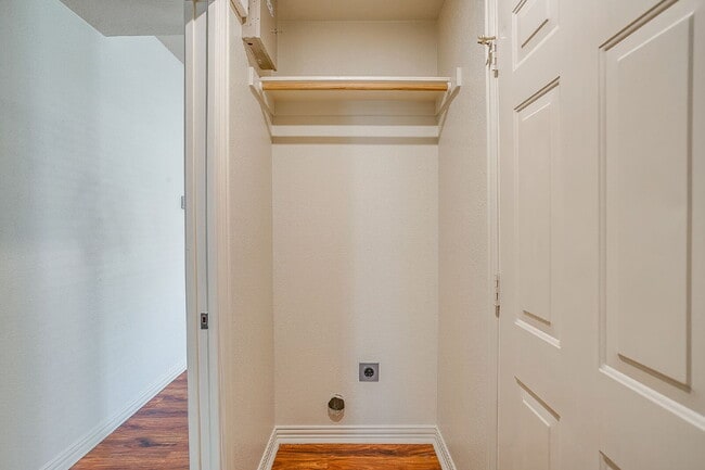 Building Photo - Charming 3 Bed 2 bath with Scenic Views, on quiet cul-de-sac in Cleburne!