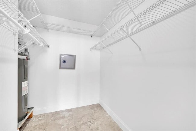 Building Photo - 2841 N Ocean Blvd