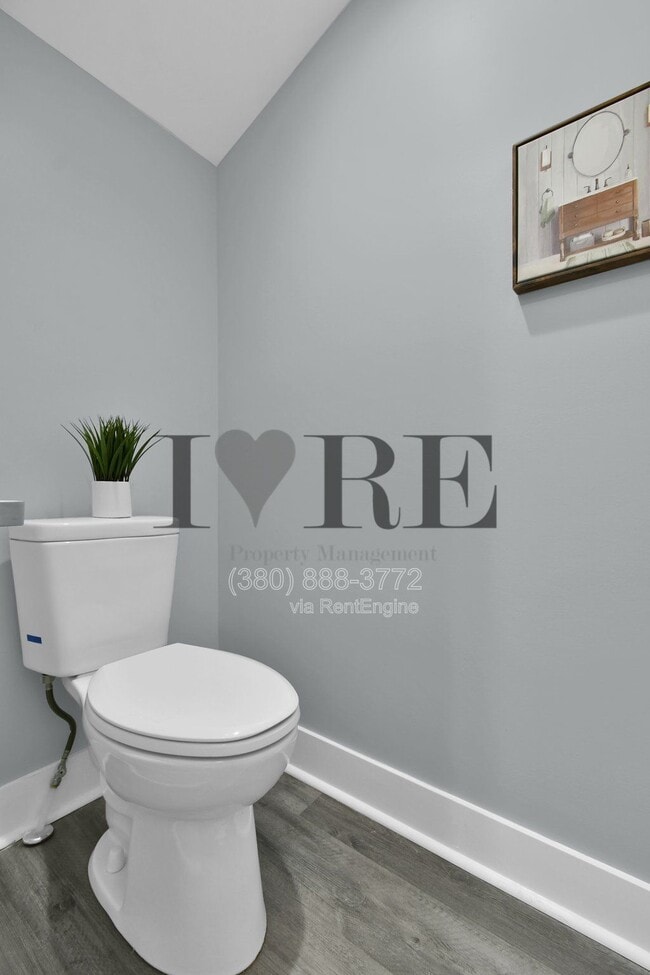 Building Photo - 429 E Mithoff St