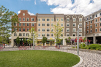 Building Photo - The Oaks on The Square